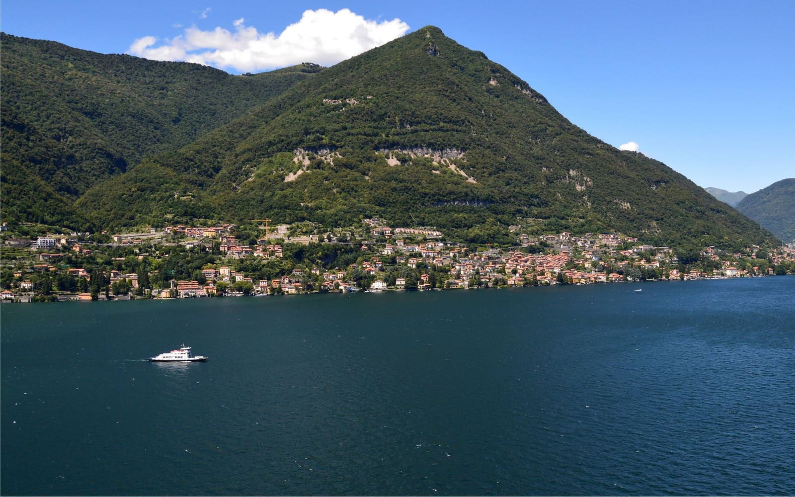 Il lago al mattino